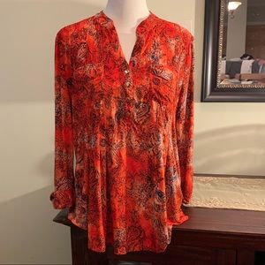 XL New Directions pullover top with tuck detail.